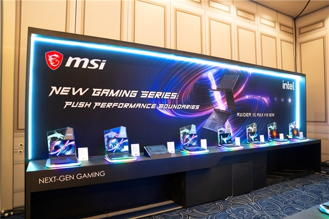 CES 2026 微星笔记本多款新品发布: 尊爵、泰坦、绝影、神影等系列均采用全新设计(图3) CES 2026 微星笔记本多款新品发布: 尊爵、泰坦、绝影、神影等系列均采用全新设计(图3)