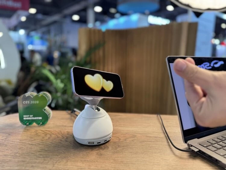 可以科技携全球首款桌面AI伙伴DeskMate登陆2026 CES 开启“人机共生”新范式(图3)