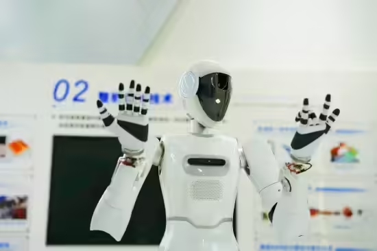 2b5b1dedj00svcxm80045d000fa00a6p 美的自研人形机器人下月进厂“打工”,下半年进门店当“销售”
