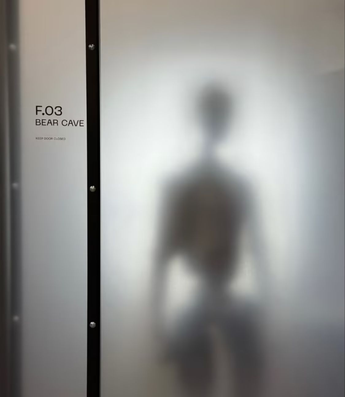 dc5b8f76j00sz2jwf001cd000v900zyp Figure CEO:将在四年内部署 10 万台人形机器人,改变劳动力市场